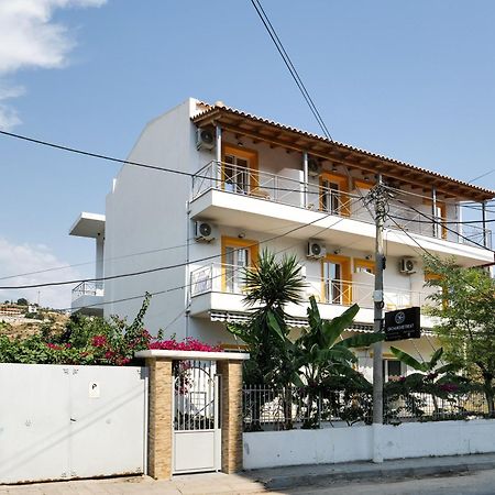 Orchard Retreat Aparthotel Himare Bagian luar foto