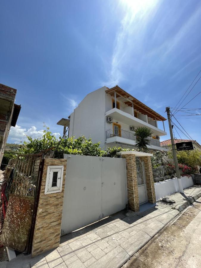 Orchard Retreat Aparthotel Himare Bagian luar foto