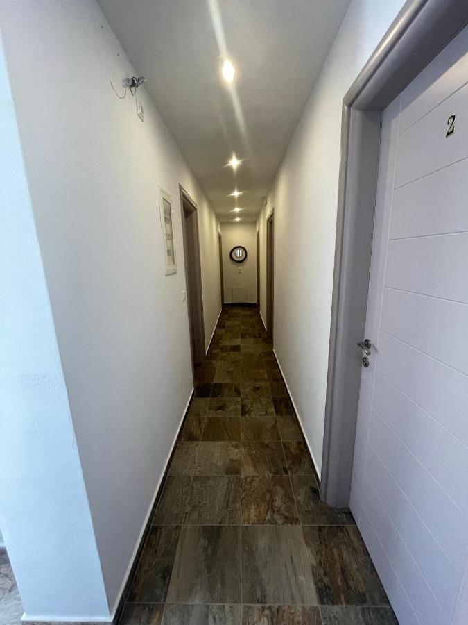Orchard Retreat Aparthotel Himare Bagian luar foto