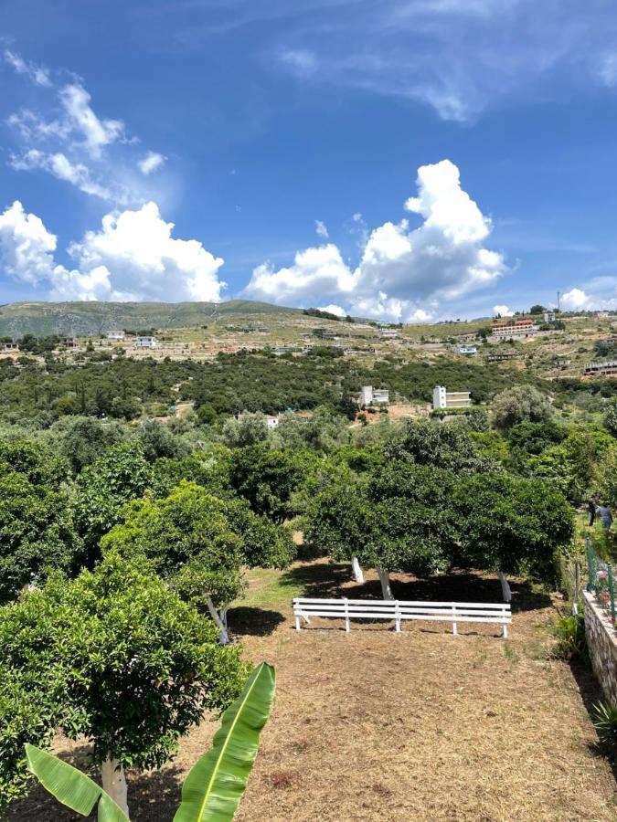 Orchard Retreat Aparthotel Himare Bagian luar foto