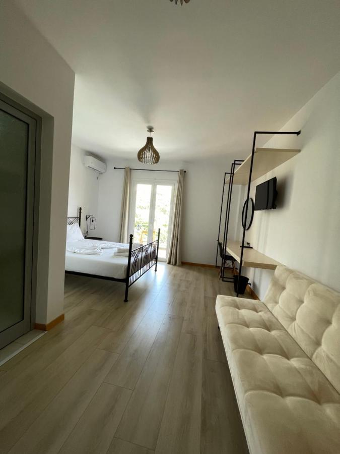 Orchard Retreat Aparthotel Himare Bagian luar foto