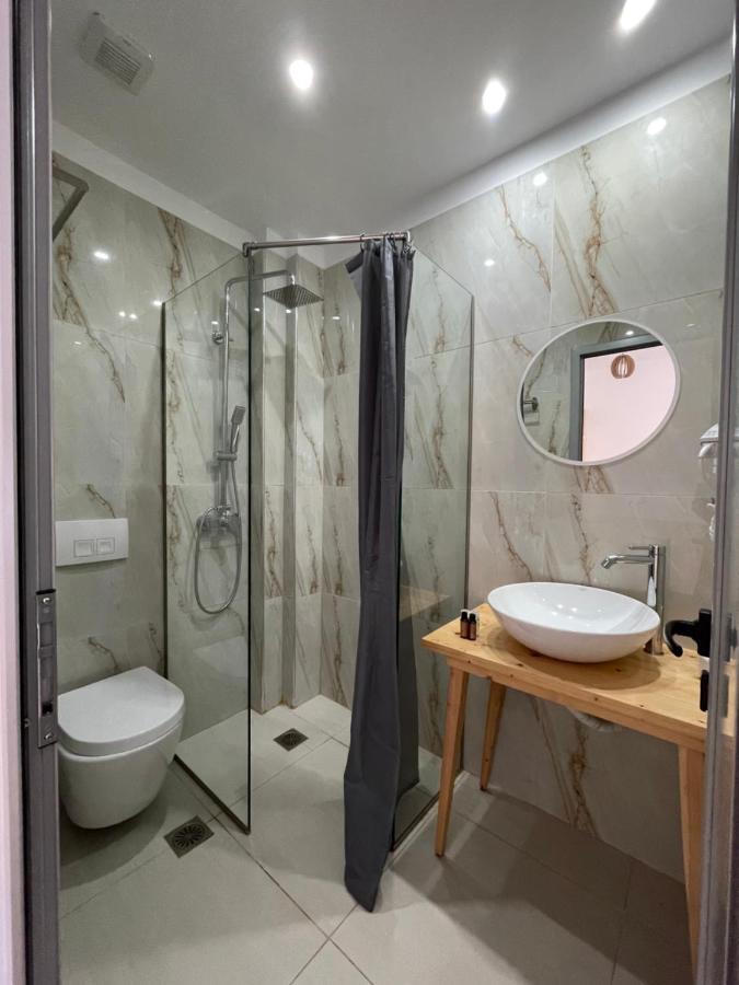 Orchard Retreat Aparthotel Himare Bagian luar foto