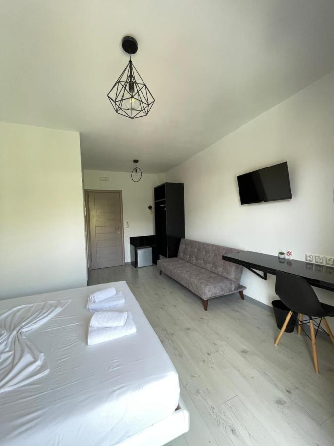 Orchard Retreat Aparthotel Himare Bagian luar foto