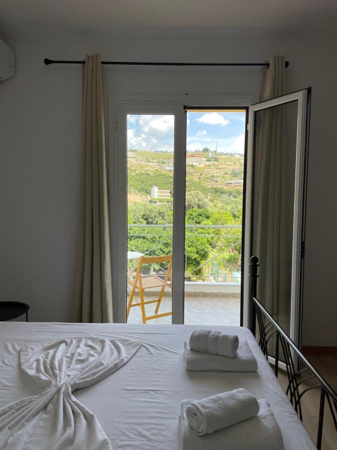 Orchard Retreat Aparthotel Himare Bagian luar foto