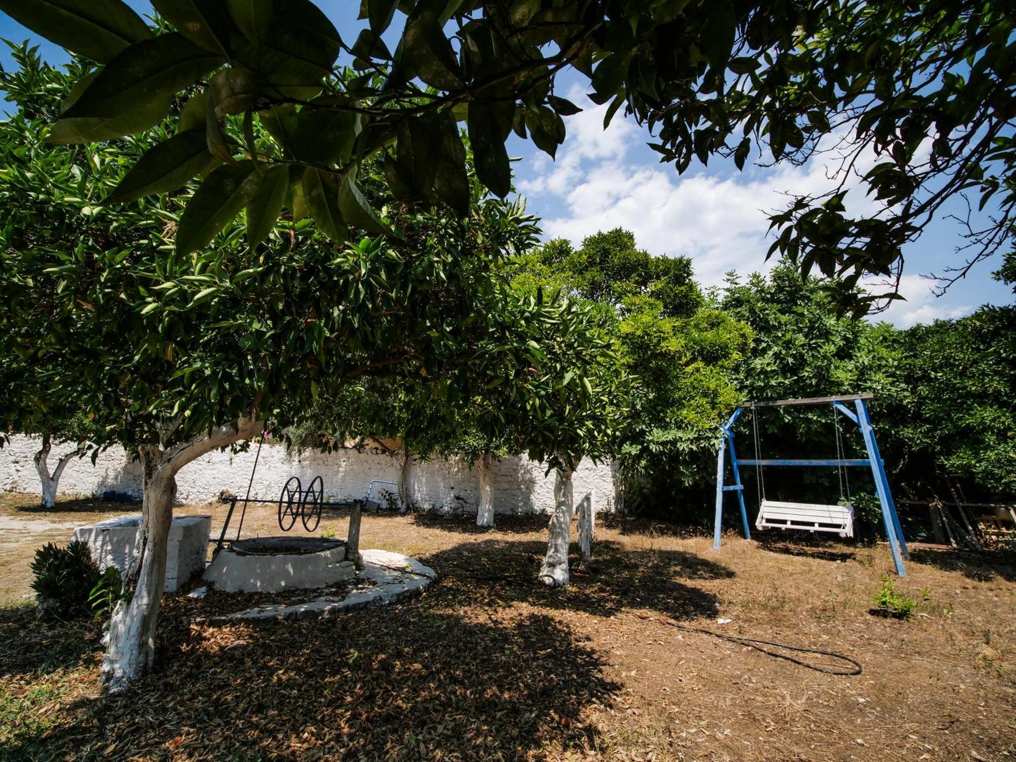 Orchard Retreat Aparthotel Himare Bagian luar foto