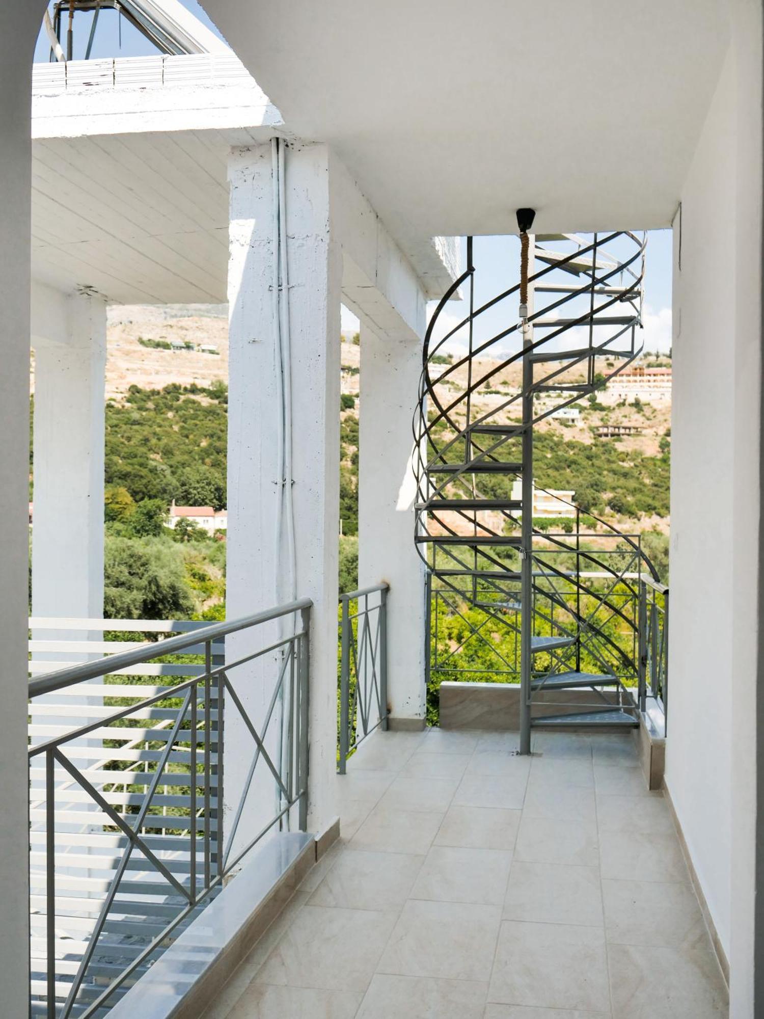 Orchard Retreat Aparthotel Himare Bagian luar foto