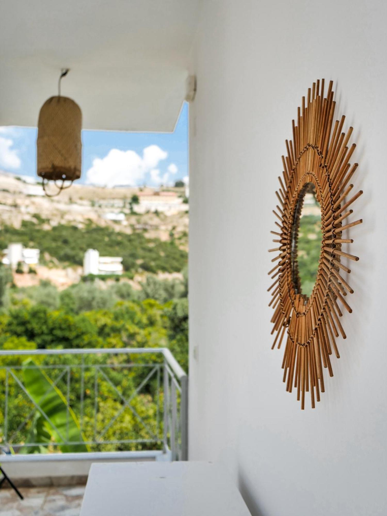 Orchard Retreat Aparthotel Himare Bagian luar foto