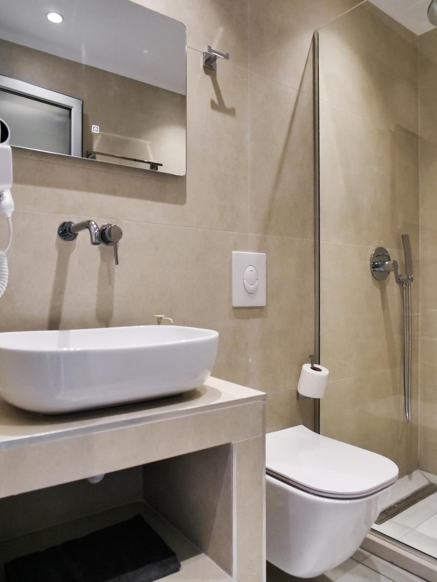 Orchard Retreat Aparthotel Himare Bagian luar foto