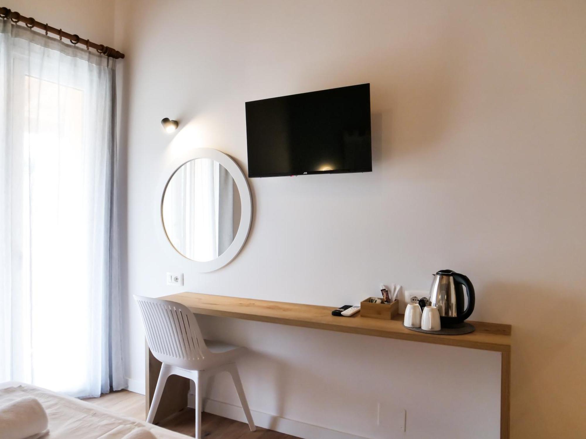 Orchard Retreat Aparthotel Himare Bagian luar foto