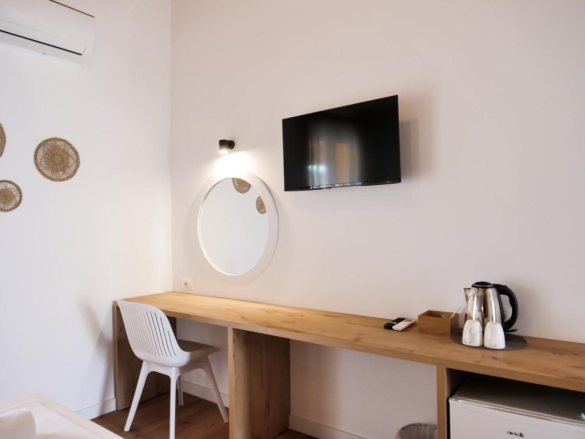 Orchard Retreat Aparthotel Himare Bagian luar foto