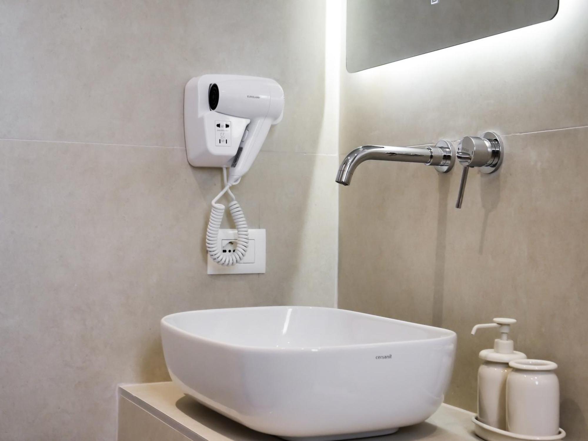 Orchard Retreat Aparthotel Himare Bagian luar foto