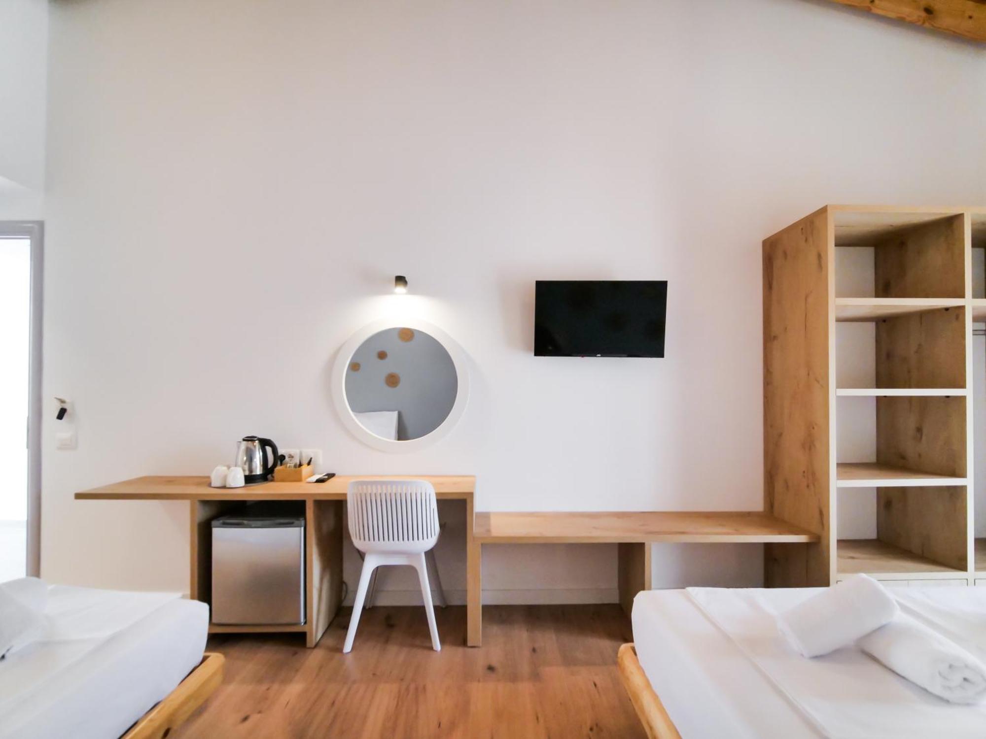 Orchard Retreat Aparthotel Himare Bagian luar foto