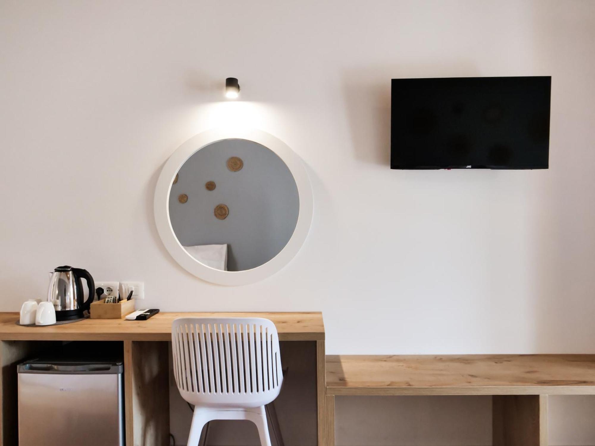 Orchard Retreat Aparthotel Himare Bagian luar foto